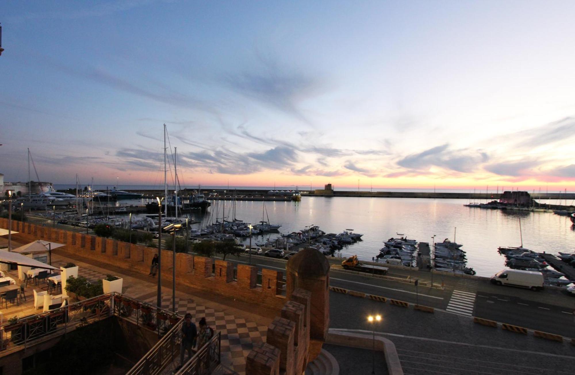 La Dolce Vita Civitavecchia Exterior foto